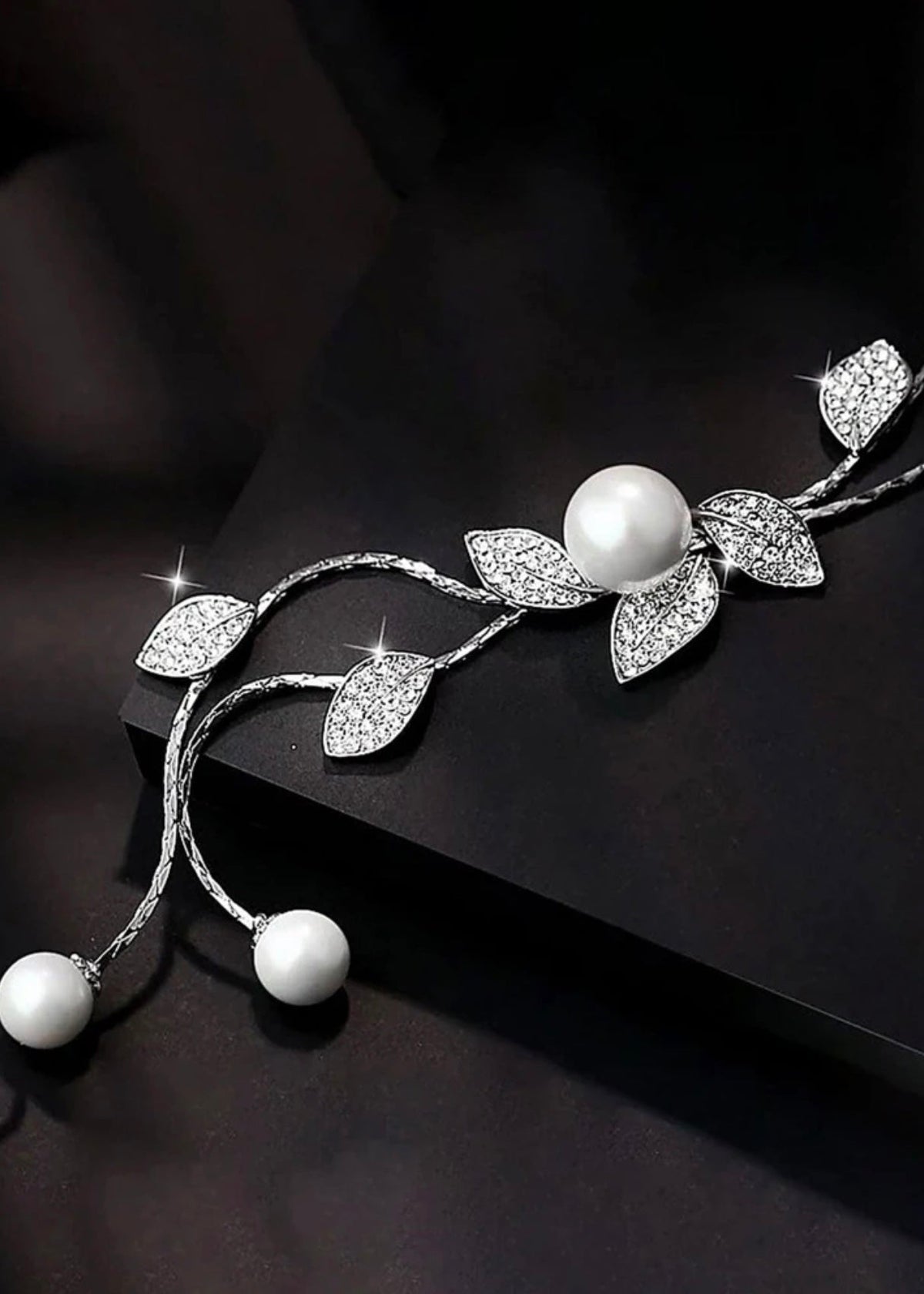 1pc Faux Pearl & Leaf Charm Necklace - Mia & Jon